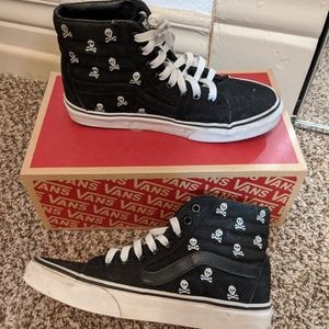 Skull 💀 sk8 hi vans! Size US 7 womens